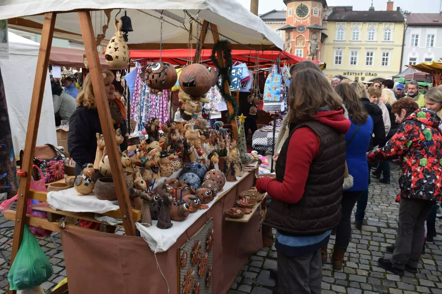 Řemeslný trh pod obry v Hostinném 2025
