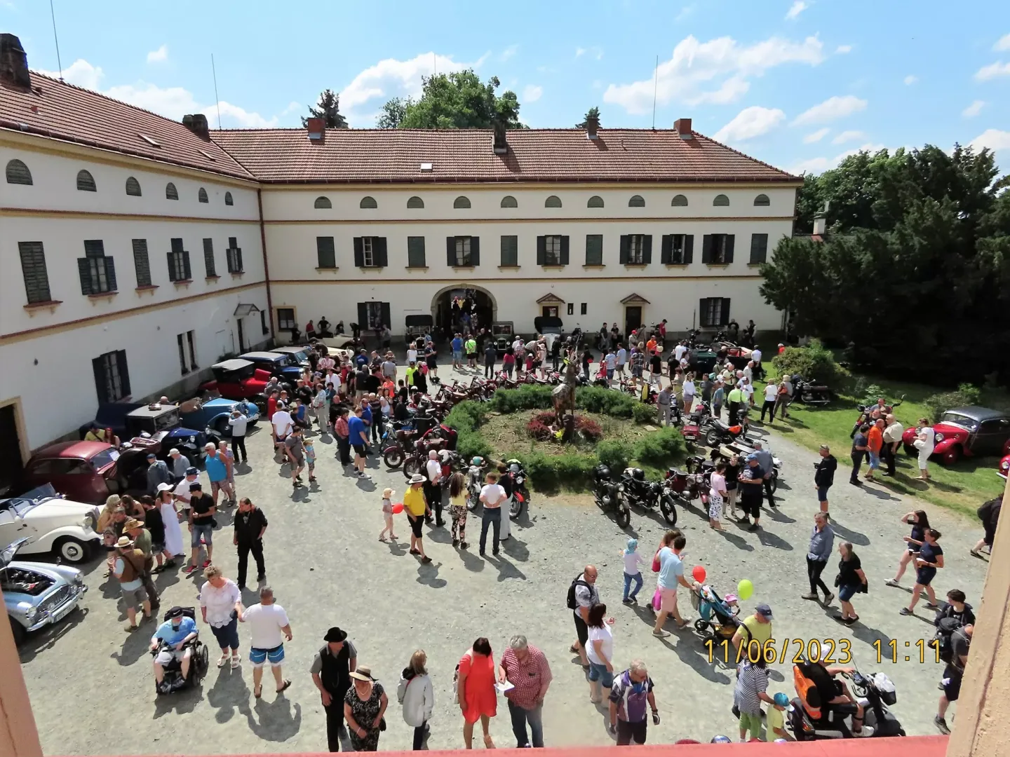 Zámecká neděle s auto-moto veterány v Kvasinách