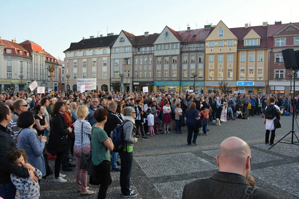 Demonstrace na Masarykově náměstí