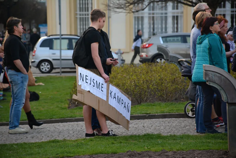 Demonstrace na Masarykově náměstí
