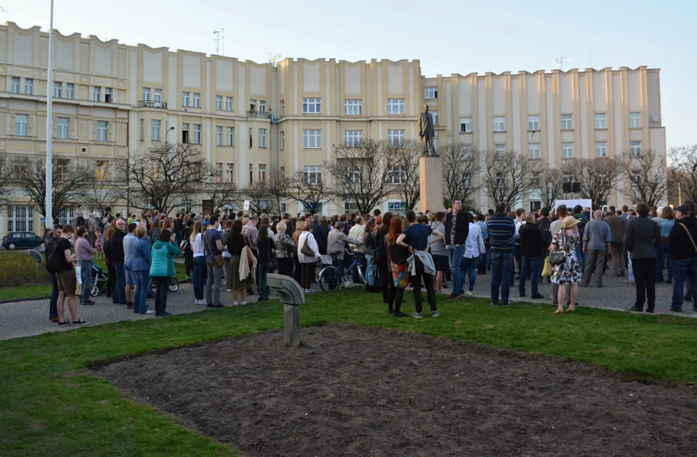 Demonstrace na Masarykově náměstí