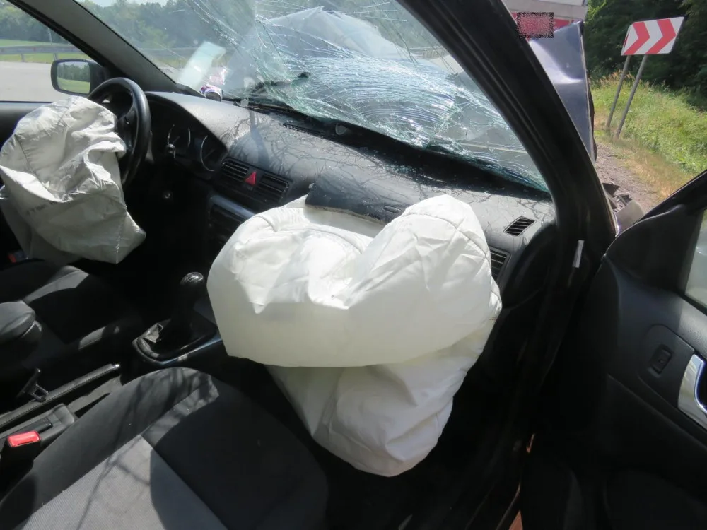 "Vybouchané" airbagy po nehodě