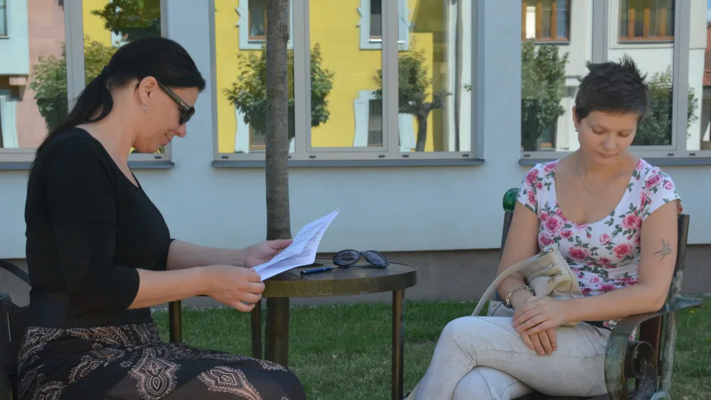Vlevo Martina Vrbová, vpravo Kateřina Jaňourová