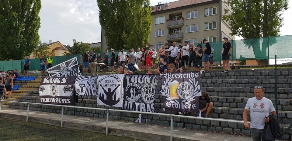 Hradečtí fanoušci v Táborsku