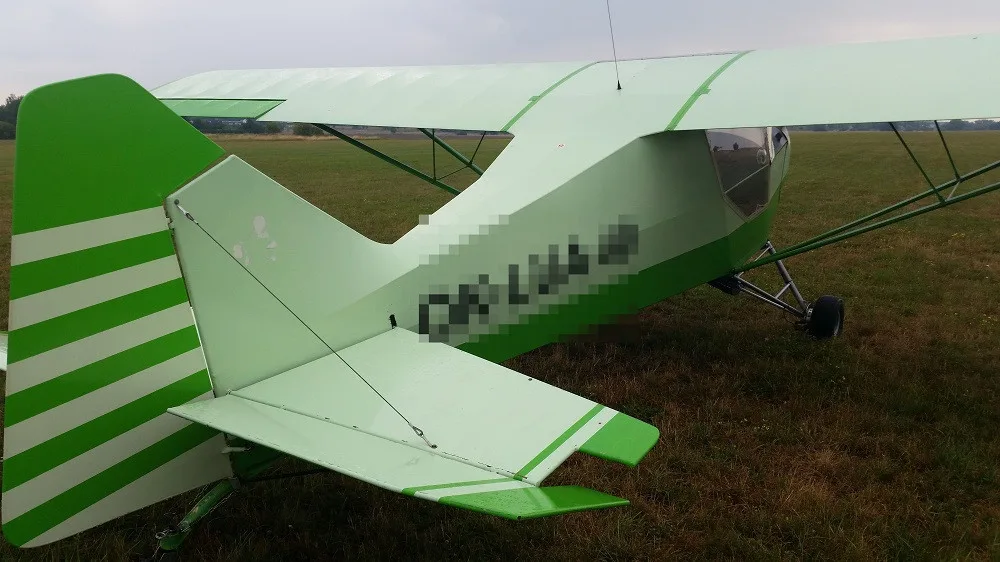 Pilot pravděpodobně nezvládl přistávací manévr. Došlo k poškození zadní části letounu