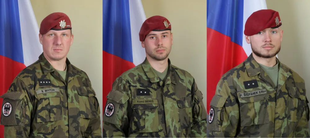 Trojice padlých vojáků