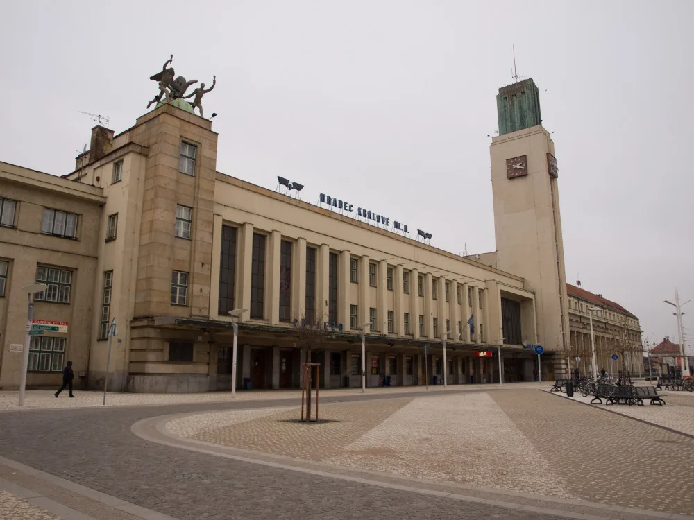 Hradecké vlakové nádraží