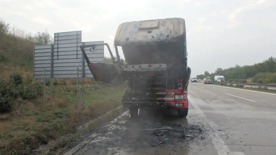 Shořelý nákladní vůz