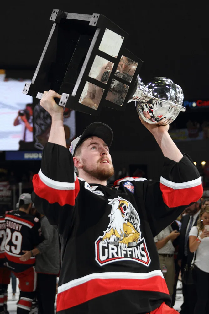 Filip Hronek v dresu Grand Rapids Griffins