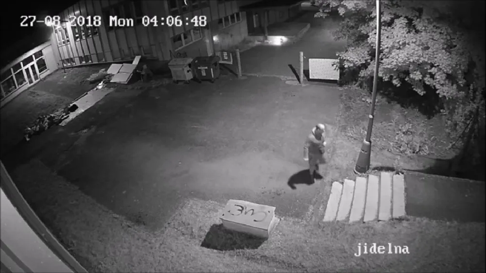 PÁTRÁNÍ: Policie hledá muže, který by mohl pomoci objasnění případů žhářství
