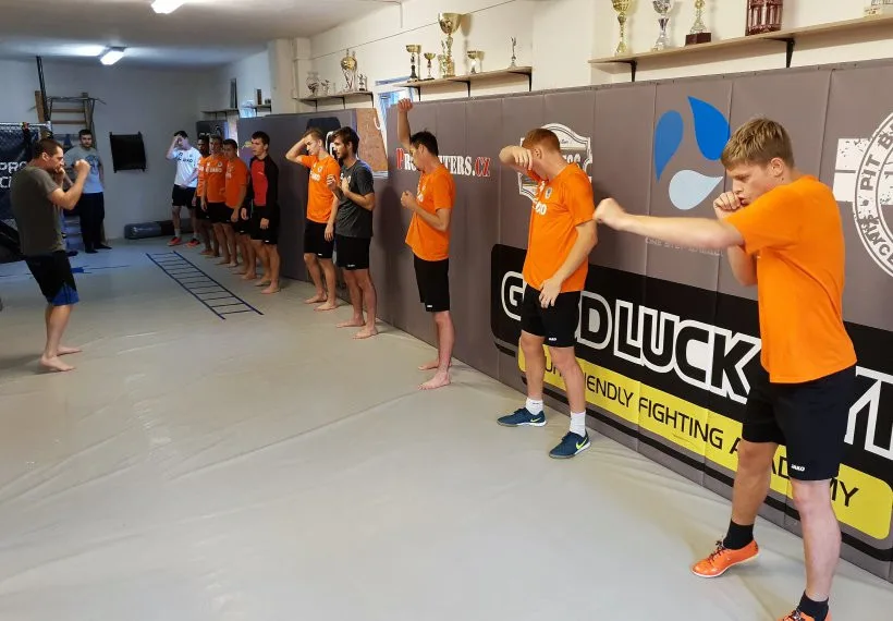 Votroci v průběhu boxerského tréninku
