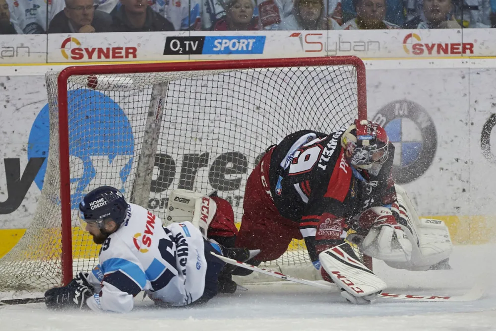Zápas obratů. Tygři porazili Hradec gólem v prodloužení 4:3