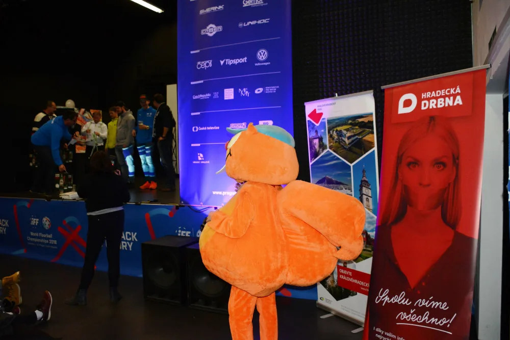 Čeští florbalisté postoupili do semifinále domácího mistrovství světa, fandit se bude i v hradecké fanzóně