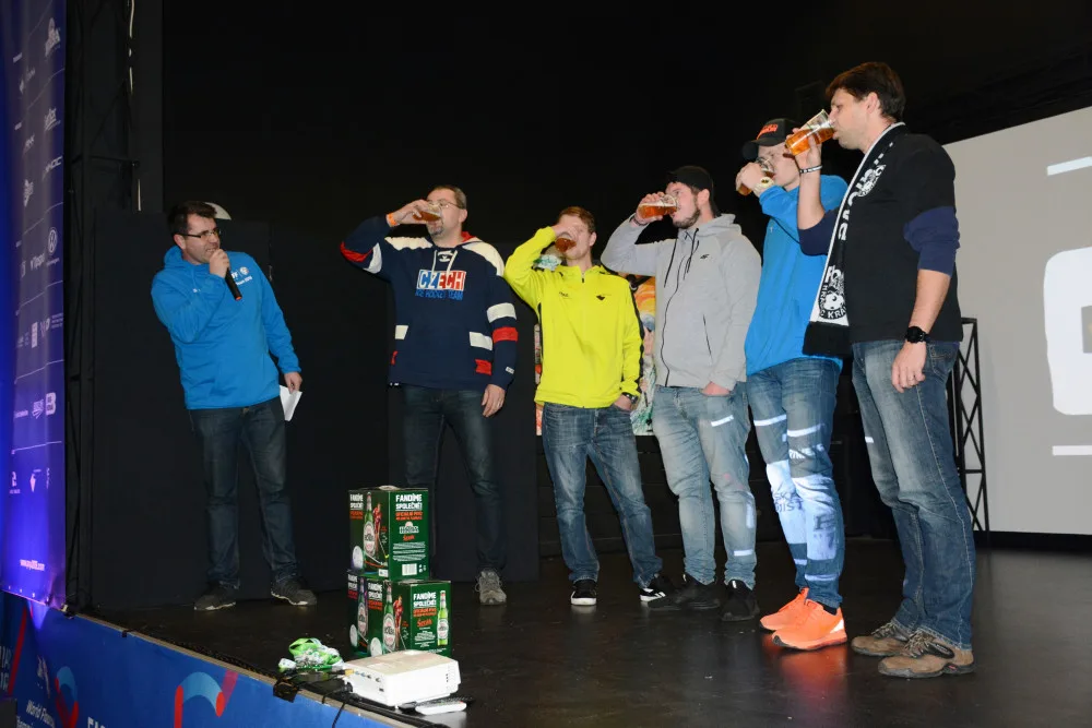 Čeští florbalisté postoupili do semifinále domácího mistrovství světa, fandit se bude i v hradecké fanzóně