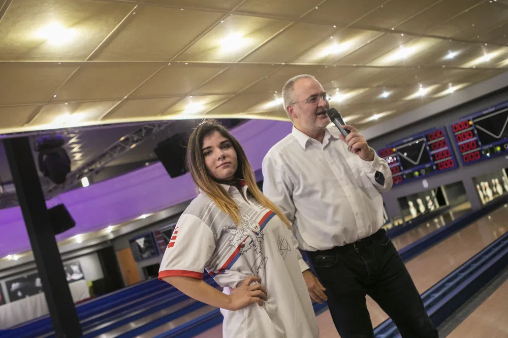 Triko Kateřiny Siniakové s podpisy