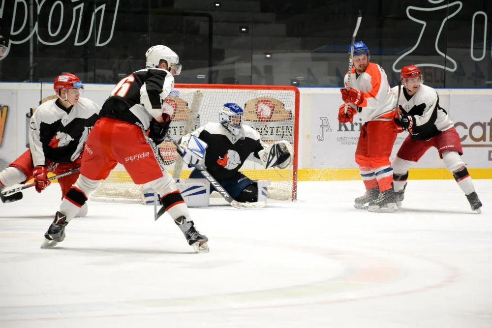 Prestižní univerzitní derby ovládl Hradec, domácí Pardubice prohrály vysoko 2:6