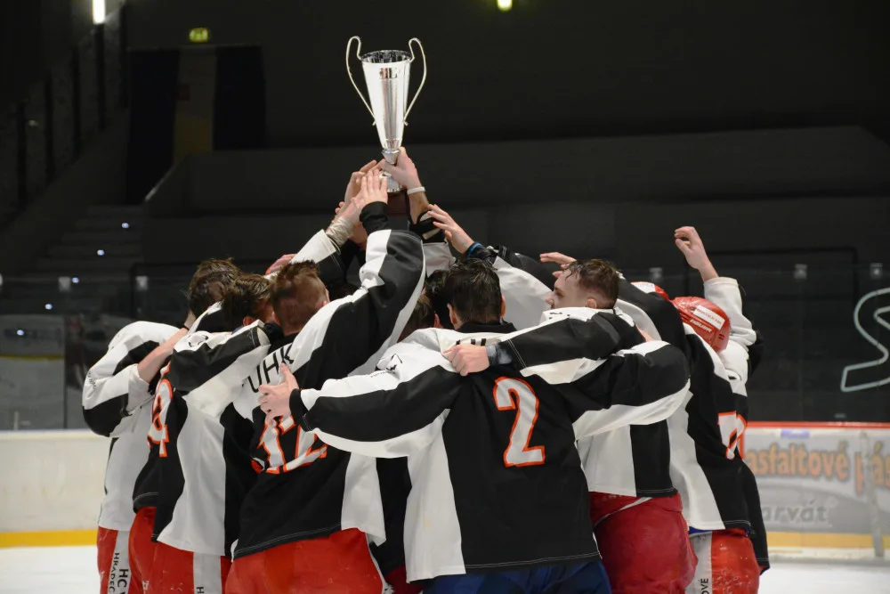 Prestižní univerzitní derby ovládl Hradec, domácí Pardubice prohrály vysoko 2:6