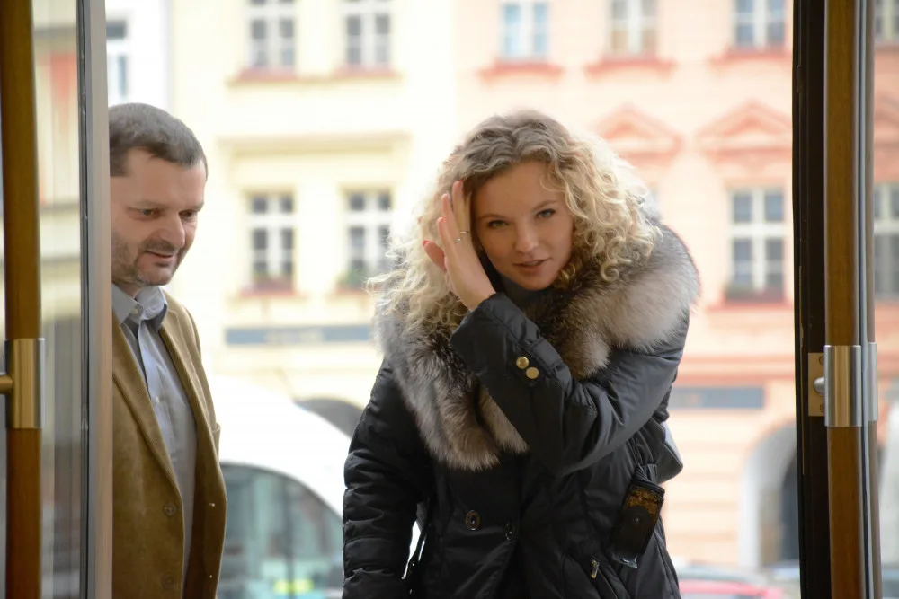 Tenistka Kateřina Siniaková přijela do rodného Hradce, přivezla pohár z Fed Cupu