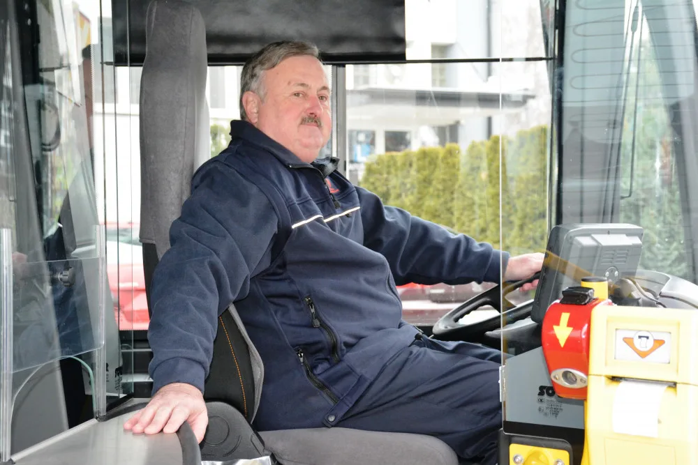 Řidič hradeckého dopravního podniku Ladislav Husák má na kontě 2 miliony kilometrů bez nehody
