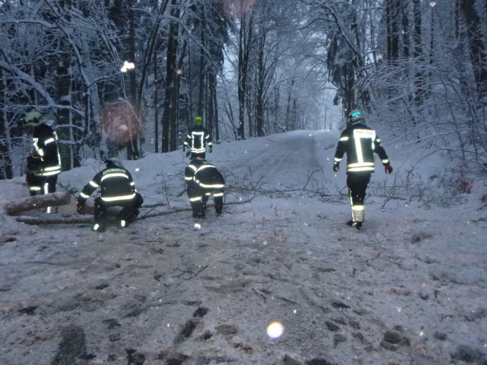 Uzavřená komunikace II/297 Od Černého Dolu do Janských Lázní
