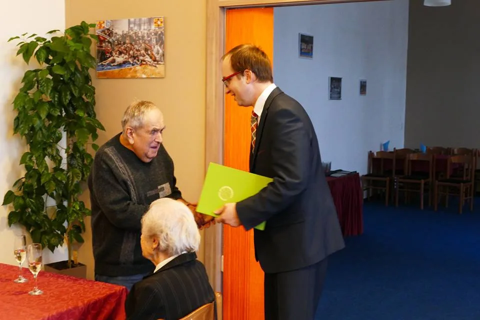 František Musil přebírá ocenění