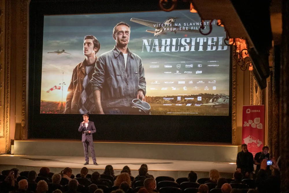 Film Narušitel se chystá do kin, na premiéru přišly největší hvězdy českého hereckého nebe