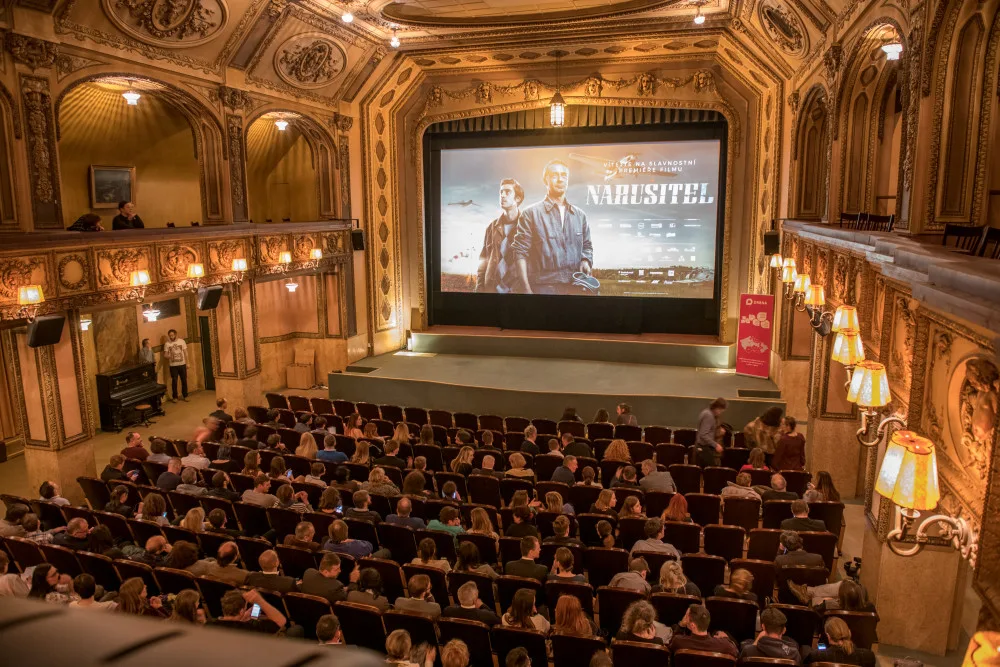 Film Narušitel se chystá do kin, na premiéru přišly největší hvězdy českého hereckého nebe