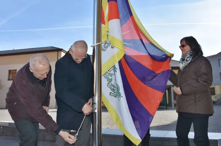 Vlajka Tibetu vlála u KÚ u loni