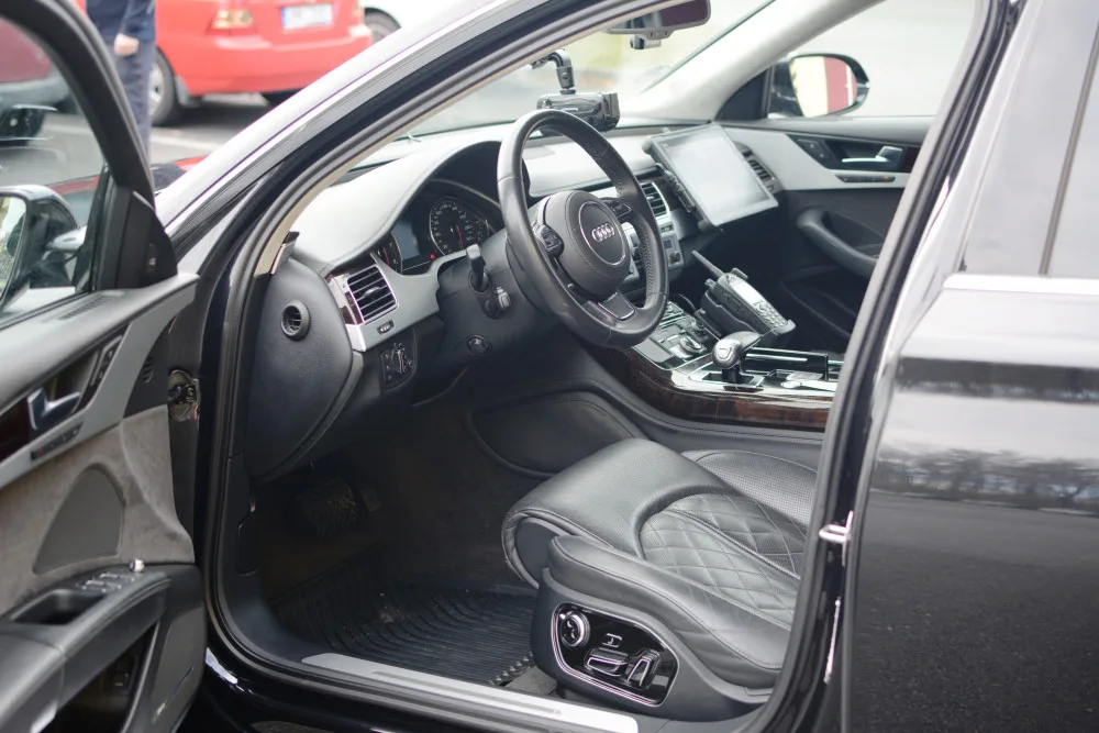 Dopravní policie nasadila do boje s piráty silnic speciálně vybavenou Audi A8