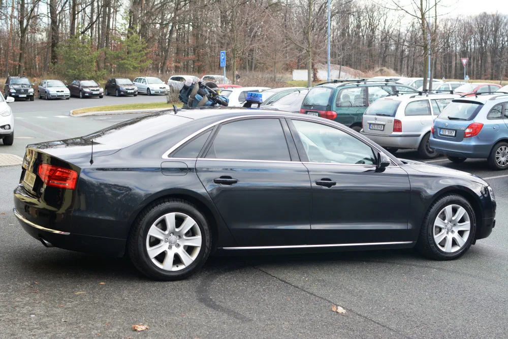 Dopravní policie nasadila do boje s piráty silnic speciálně vybavenou Audi A8