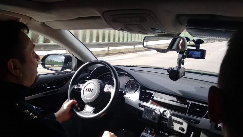 Dopravní policie nasadila do boje s piráty silnic speciálně vybavenou Audi A8