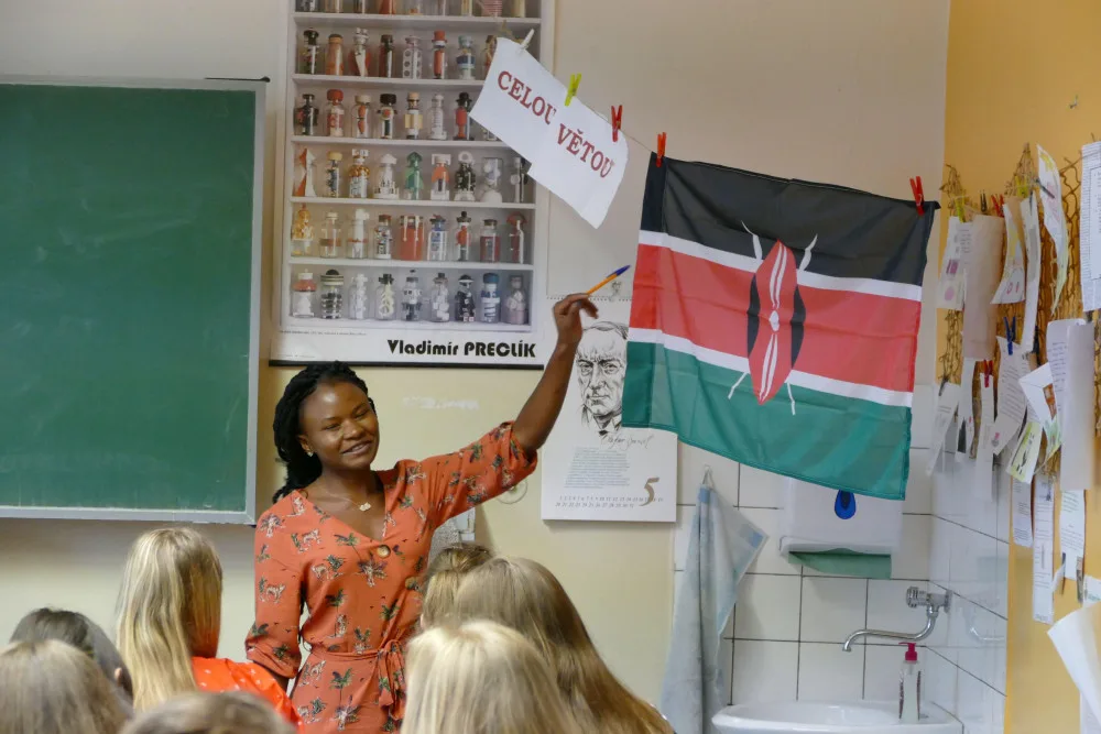 Studenti filozofické fakulty na základce v Hradci.