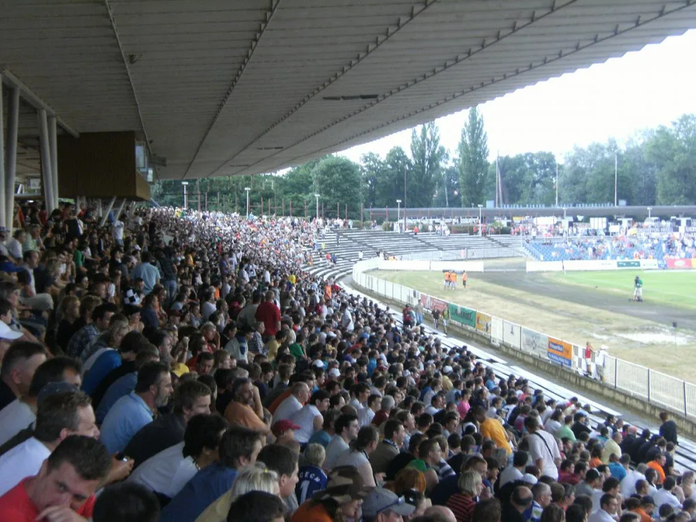 Na fotbal tedy chodili tisíce lidí