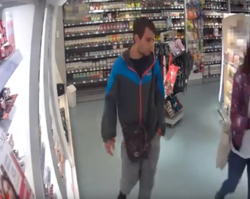 Policie pátrá po tomto muži