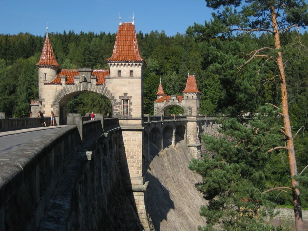 Les Království