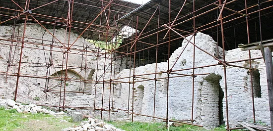 Hrad Vizmburk při rekonstrukci 