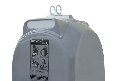 Nové kontejnery na sběr kovů. 