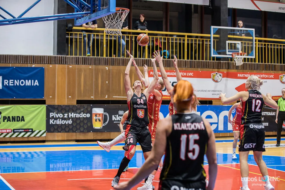 Hradecké basketbalistky.