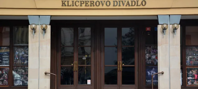 Sobotní premiéra v Klicperově divadle se nakonec neuskutečnila.