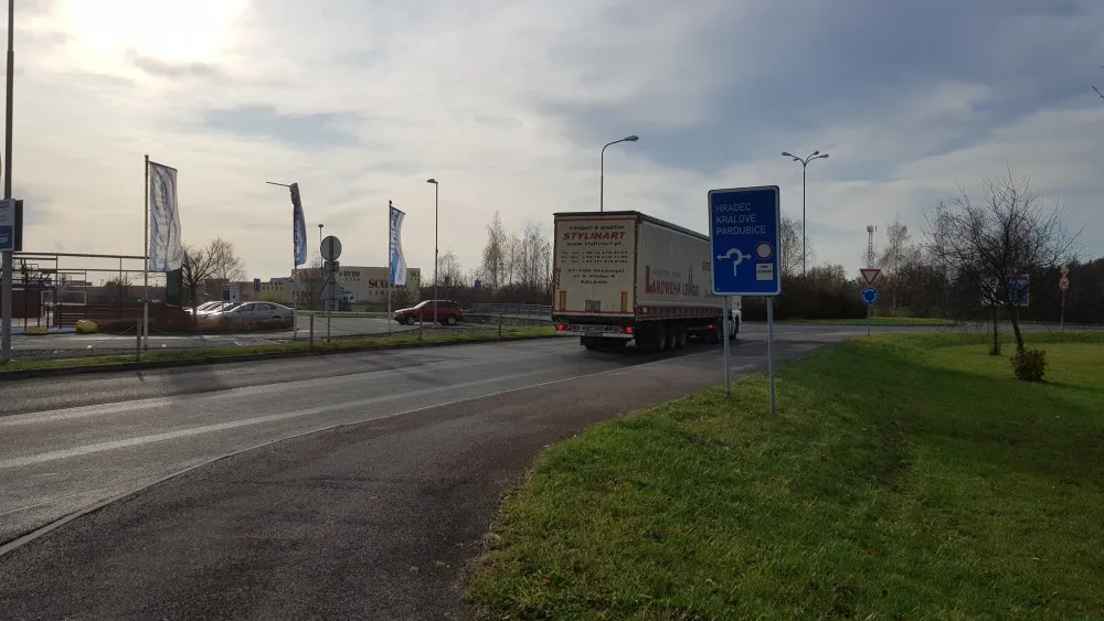 Výmoly i díry jsou pryč