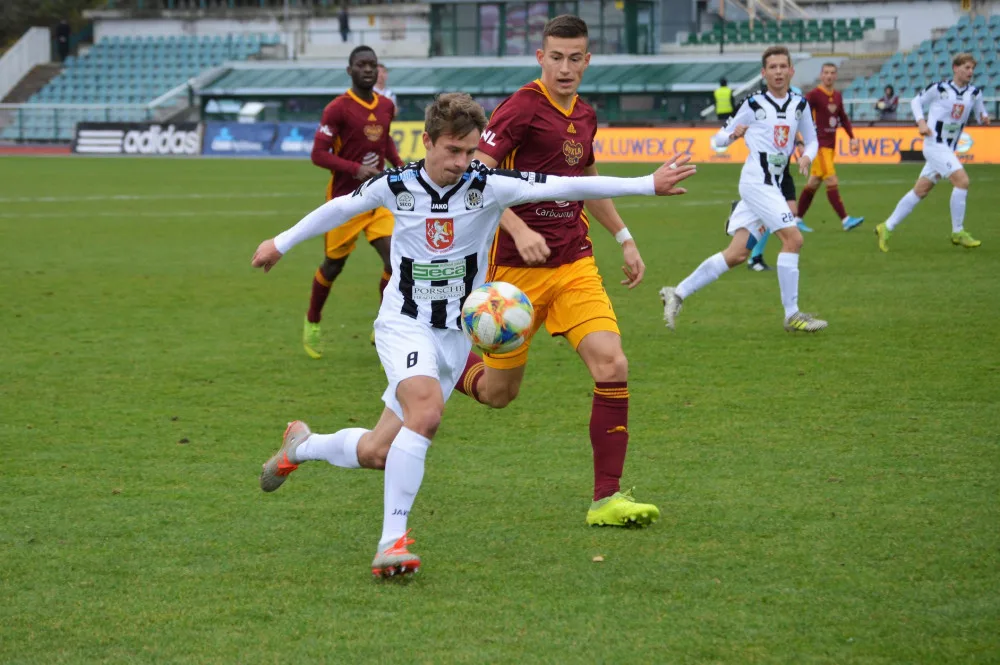 Hradečtí fotbalisté vezou tři body z pražské Dukly!
