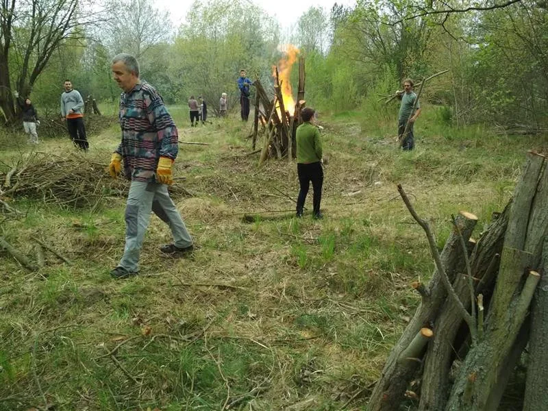 Dobrovolníci uklidili Plachtu