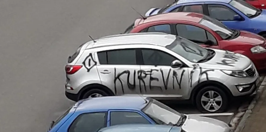 Foto posprejovaného auta