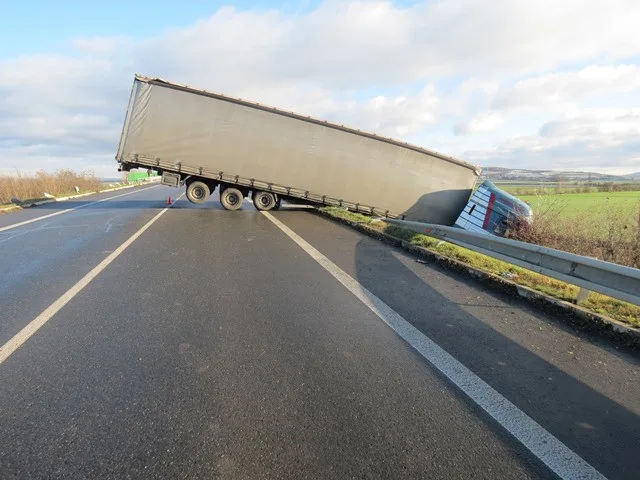 Námraza komplikuje život řidičům