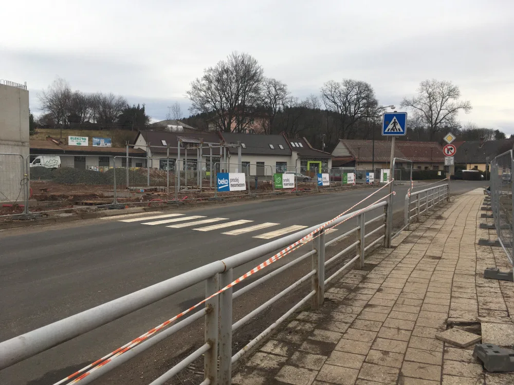 Stavba nového autobusového terminálu v Nové Pace.