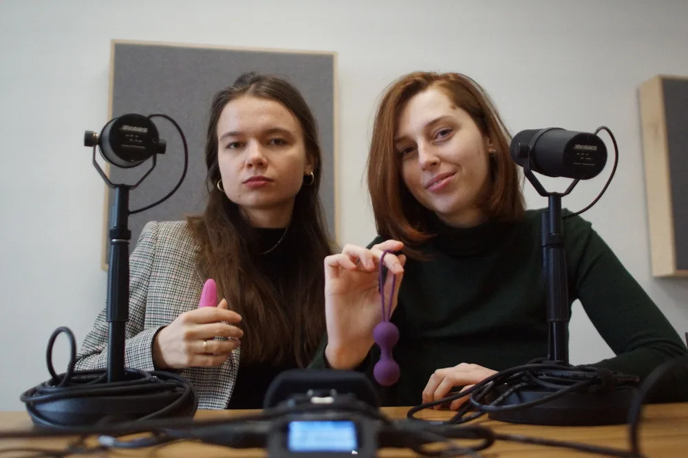 Zuzana (vlevo) a Terezie, autorky podcastu Vyhoňit ďábla