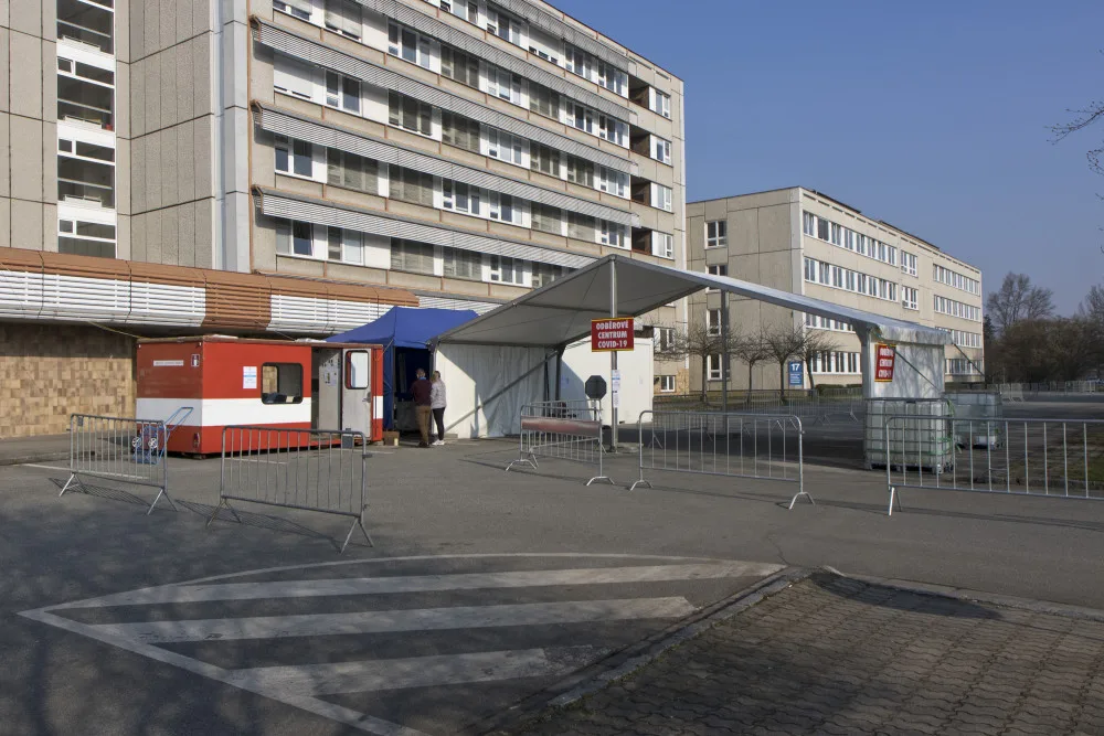 Odběrové místo Fakultní nemocnice Hradec Králové.