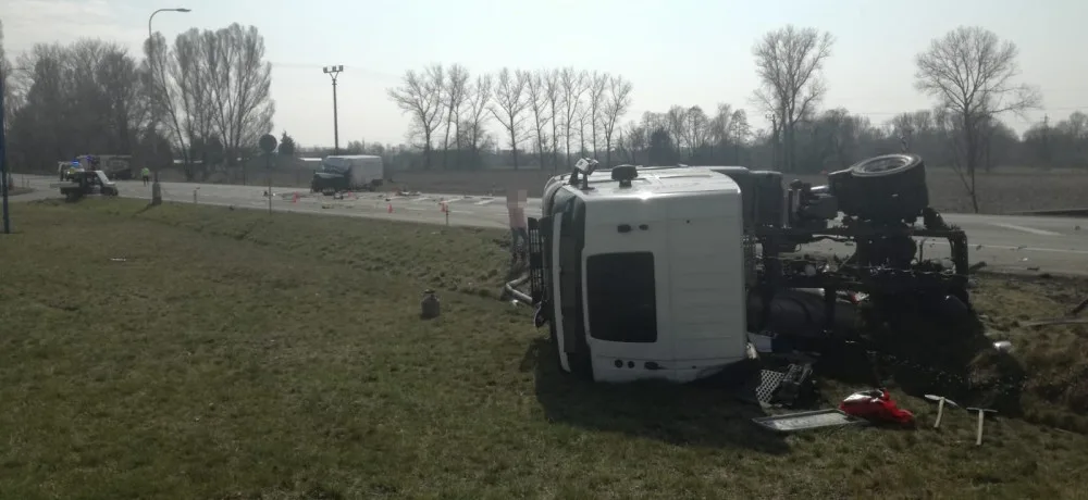 Nehoda cisterny s dodávkou u Týniště nad Orlicí