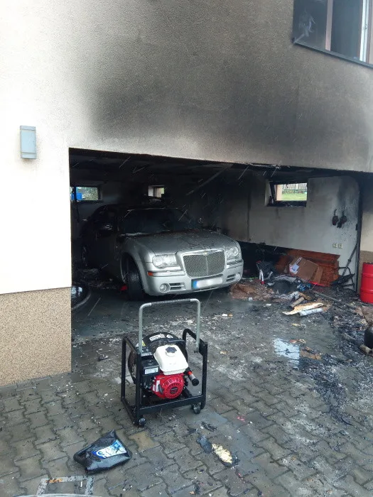 Požár autodílny v Rychnově nad Kěnžnou