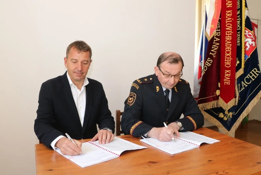 Podpis smlouvy se stavební firmou